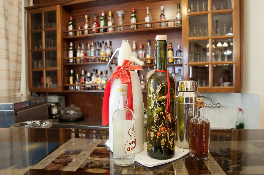Bar, Hermes Delphi, Athens