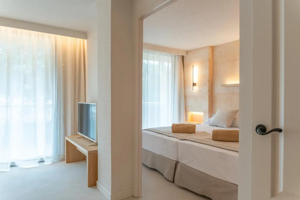 JUNIOR SUITE STANDARD Room, Canyamel Sun Suites, Majorca