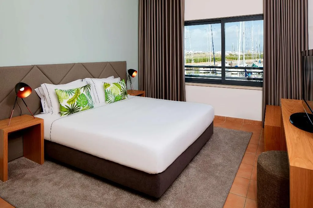 APARTMENT WITH TERRACE Room, NH Marina Portimão Resort, Algarve