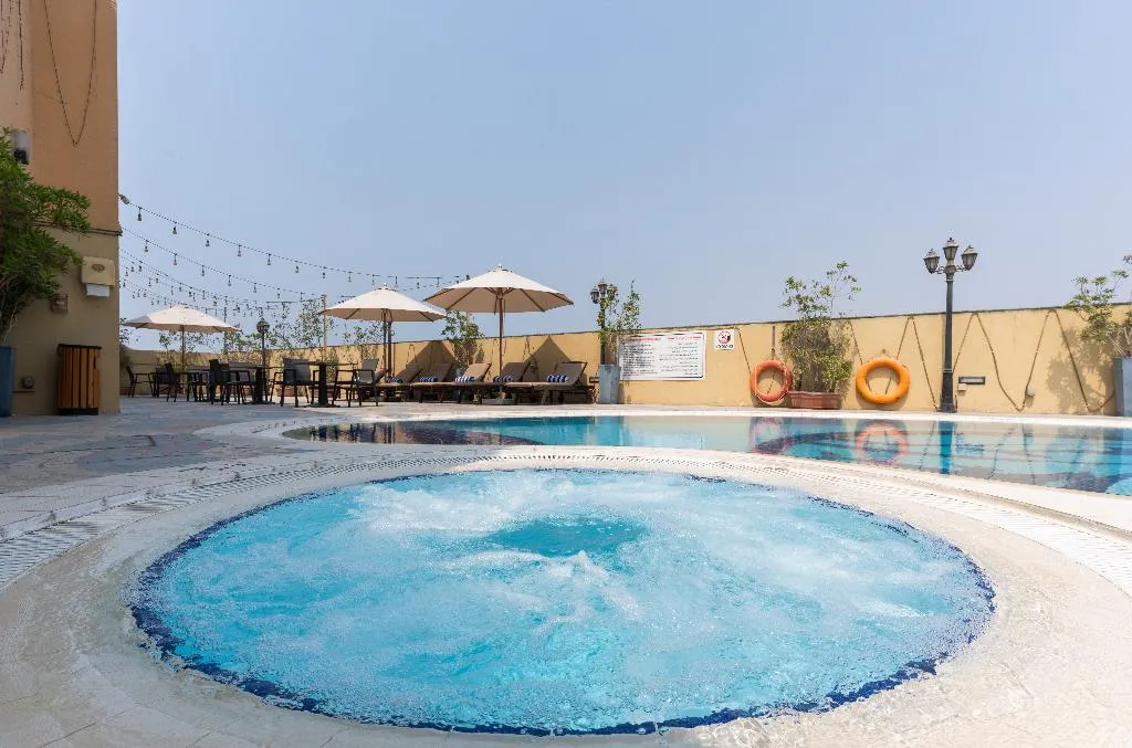 Pool, Howard Johnson Bur Dubai, Dubai