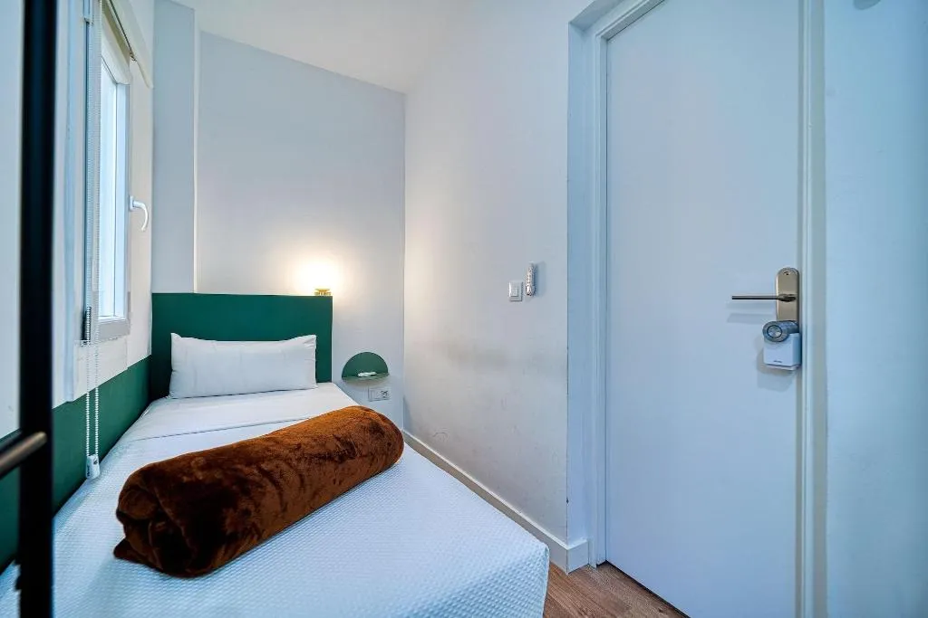 Room, Angelitomad, Madrid