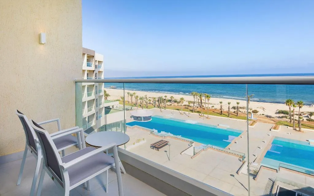 SUITE DELUXE SEA FRONT Room, Hilton Skanes Monastir Beach Resort, Tunisia