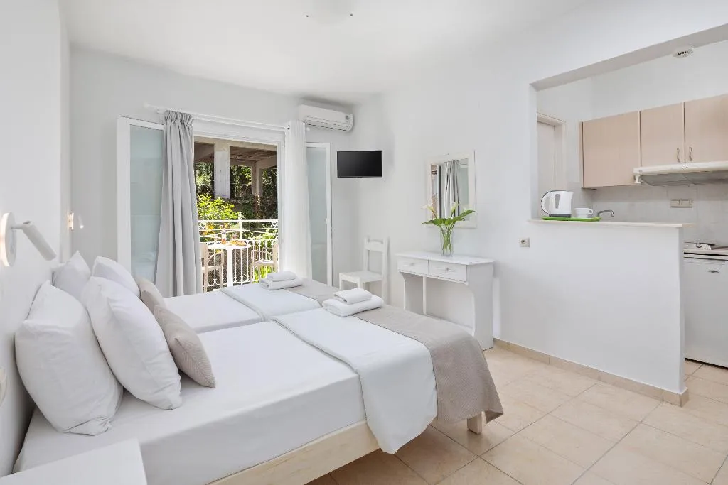 STUDIO WITH BALCONY Room, Bella Vista Beach Hotel & Studios, Corfu
