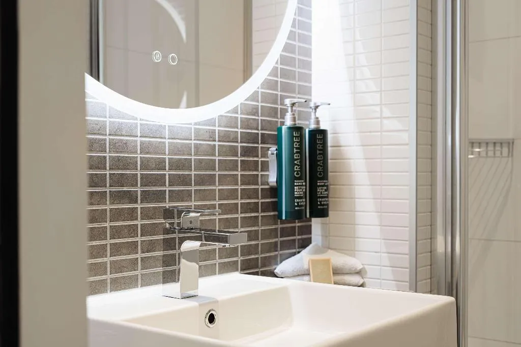 TWIN WITH VIEWS Room, DoubleTree by Hilton Amsterdam Centraal Station, Amsterdam