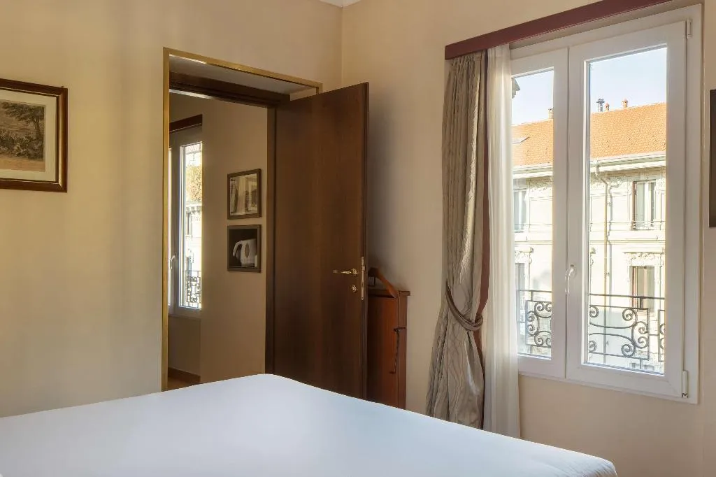 SUITE CAPACITY 4 Room, UNA HOTELS Galles Milano, Milan