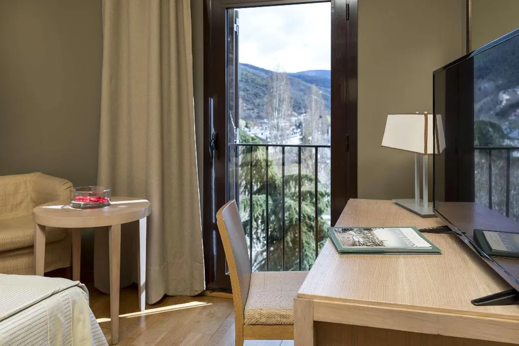 Room, Parador de la Seu d'Urgell, Costa Brava