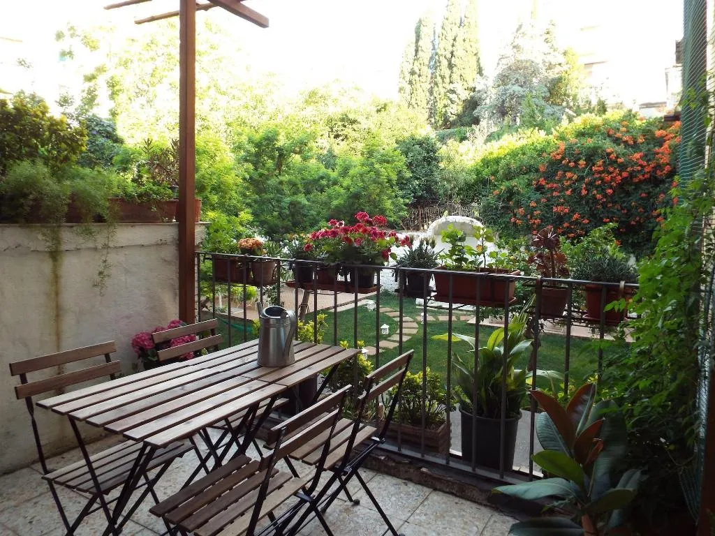 Terrace, B&B In giro per Napoli, Naples
