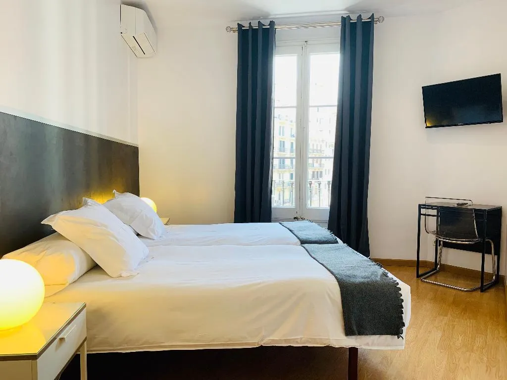 TWIN Shared external bathroom Room, Super Balmes Guest House, Barcelona