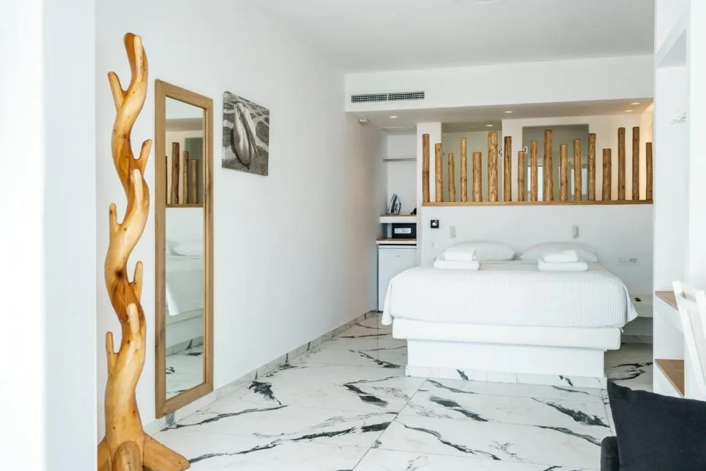 QUADRUPLE CAPACITY 4 Room, Bianco A Nero, Mykonos
