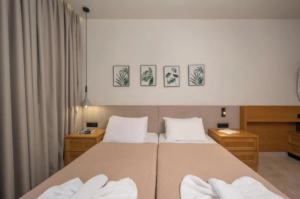 Room, Petritos Rooms And Studios, Crete