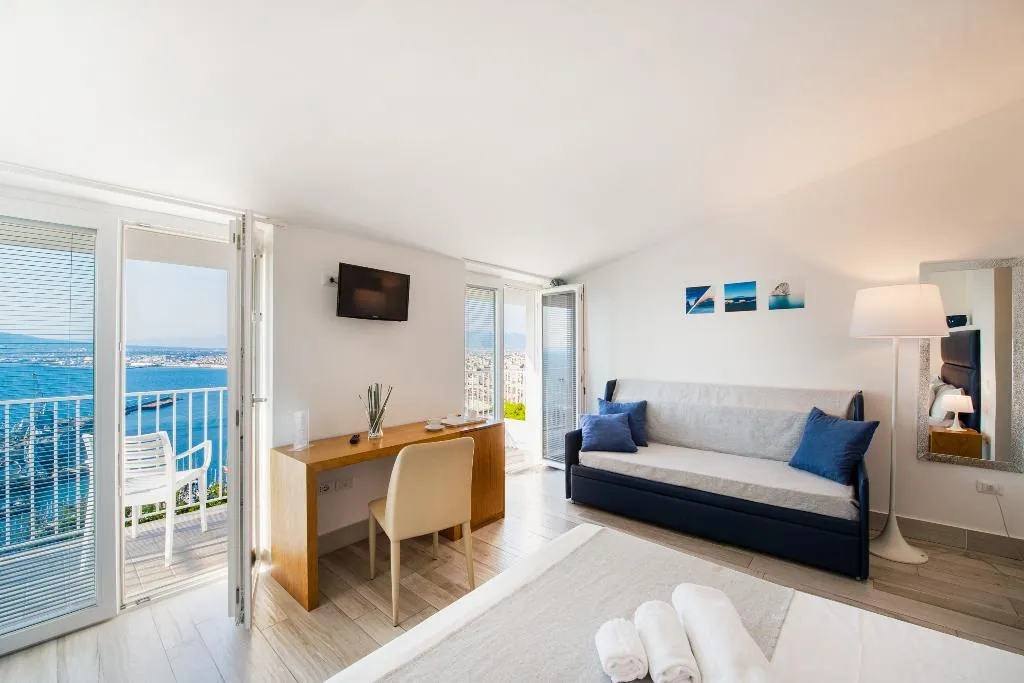 DOUBLE SUPERIOR SEA VIEW Room, Relais Manfredi, Naples