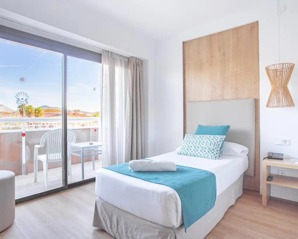 SINGLE STANDARD Room, Bahia de Alcudia Hotel & Spa, Majorca