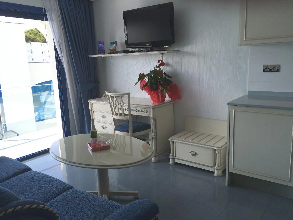 APARTMENT SUPERIOR CAPACITY 4 Room, Masd Mediterraneo, Barcelona