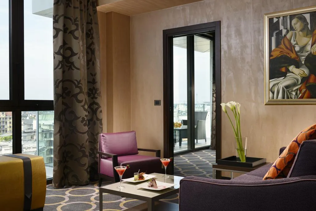 Room, Uptown Palace, Milan