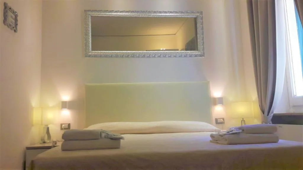 Room, Alinari, Florence