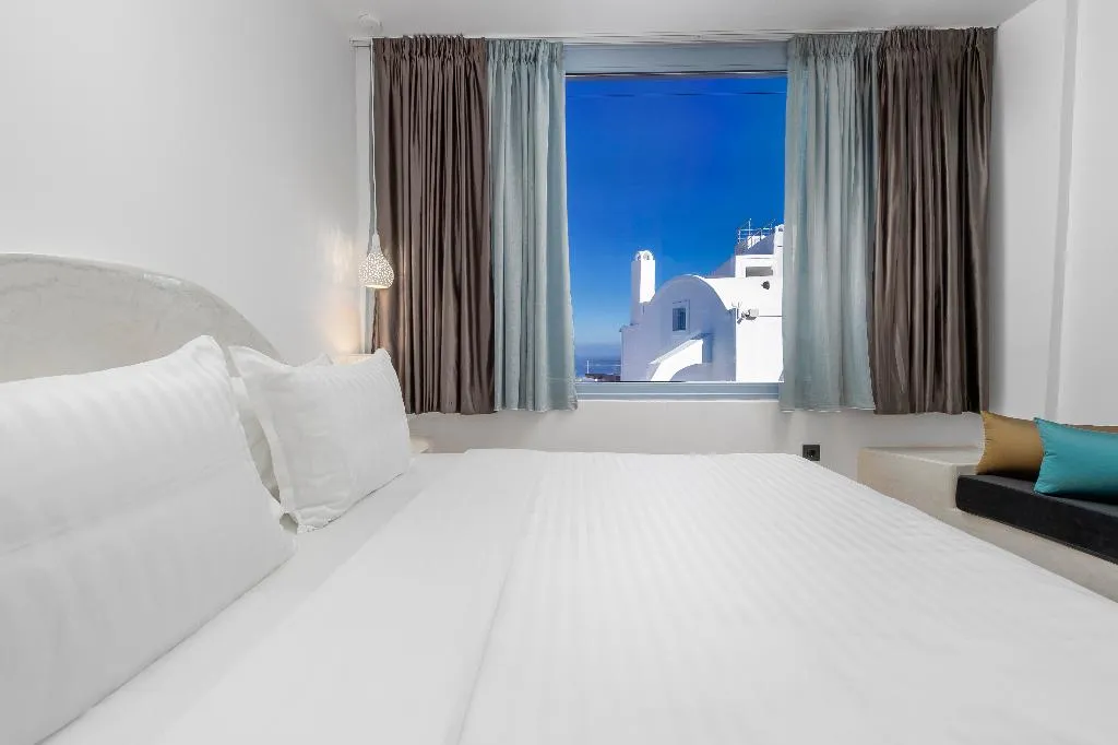 SUITE WITH JACUZZI Room, Sole D'Oro Luxury Suites, Santorini