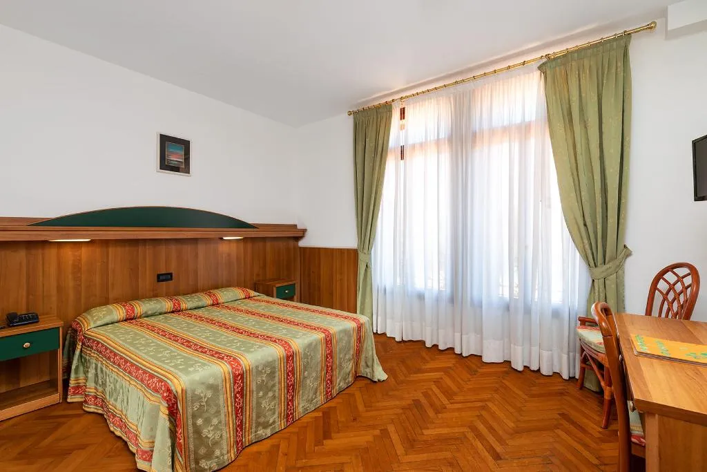 Double or Twin STANDARD Room, Hotel Rivamare, Venice