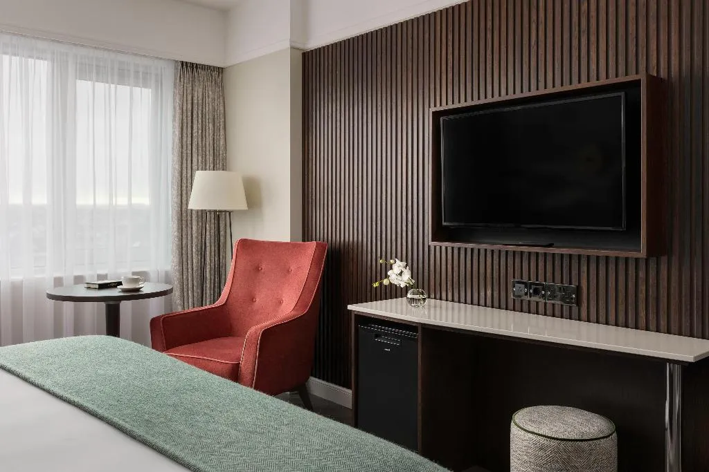 DOUBLE Accessible KING SIZE BED Room, Crowne Plaza Dublin Blanchardstown, Dublin