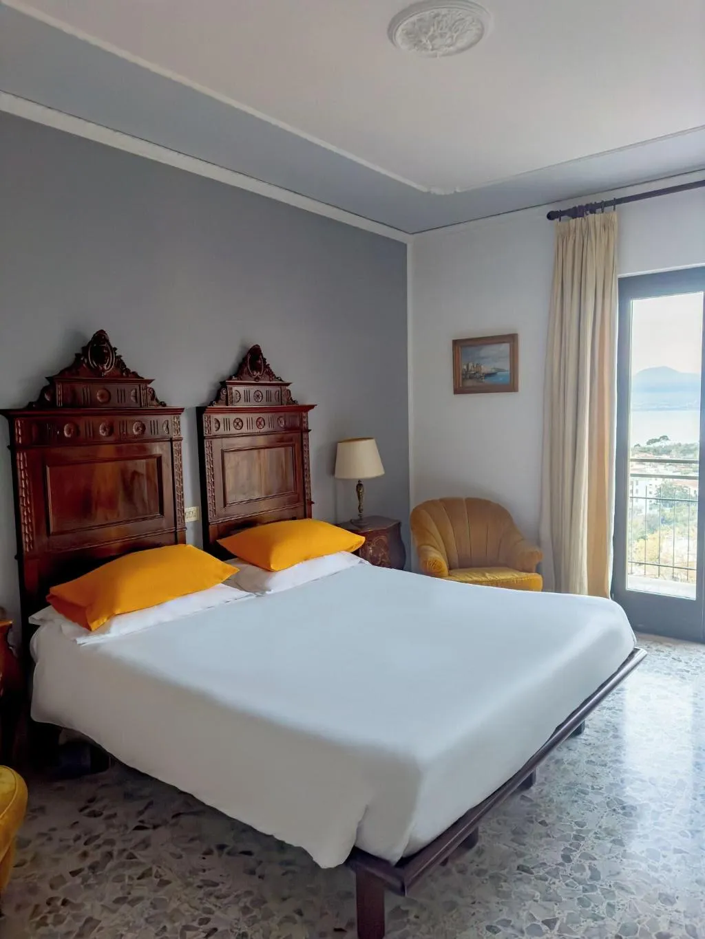 DOUBLE CLASSIC QUEEN BED Room, Hotel Cristina, Naples