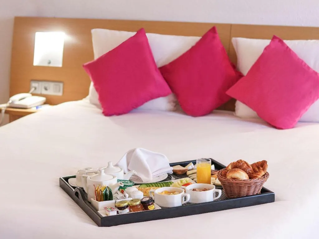DOUBLE SUPERIOR Room, Novotel Tunis, Tunisia