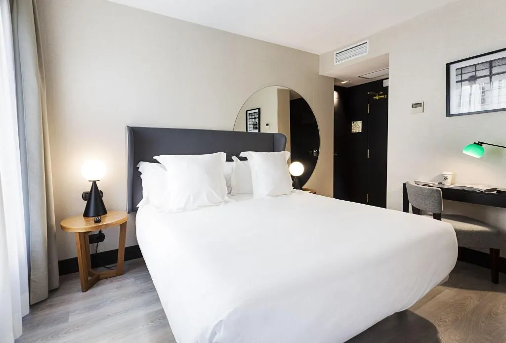 Double or Twin QUEEN SIZE BED Room, One Shot Luchana 22, Madrid
