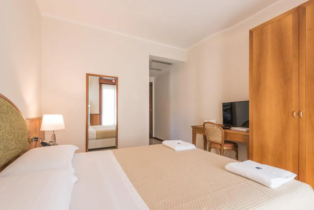 Room, Albergo Villa Priula, Milan