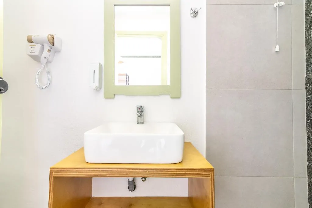 QUADRUPLE ONE BEDROOM ONE BATHROOM Room, Prince Of Lillies, Crete