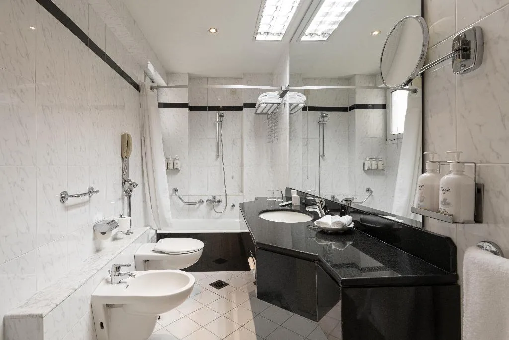 SUITE KING BED SMOKING Room, Holiday Inn Thessaloniki, Halkidiki