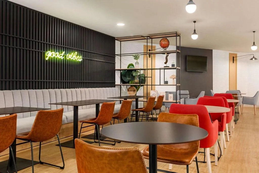 Restaurant, Ramada by Wyndham Madrid Tres Cantos, Madrid
