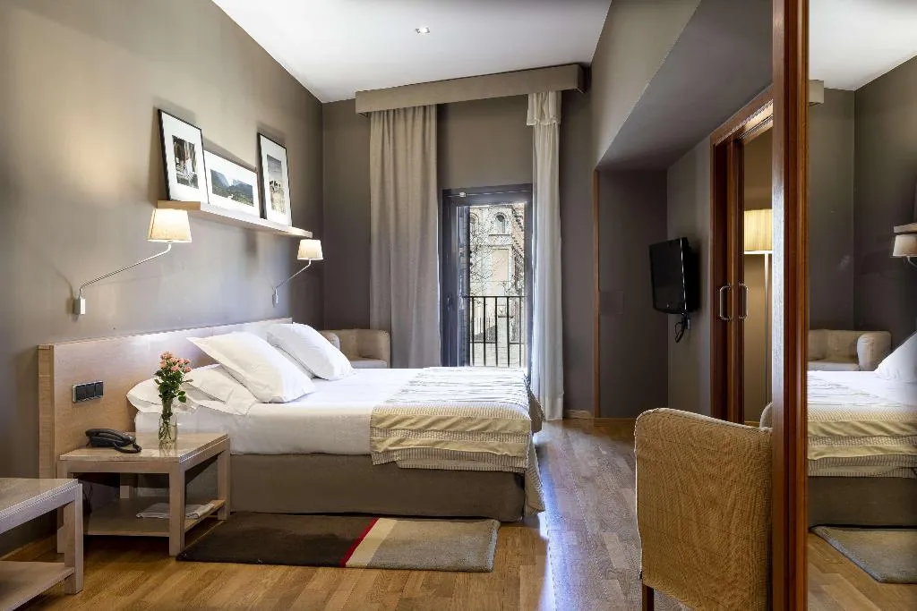 Room, Parador de la Seu d'Urgell, Costa Brava