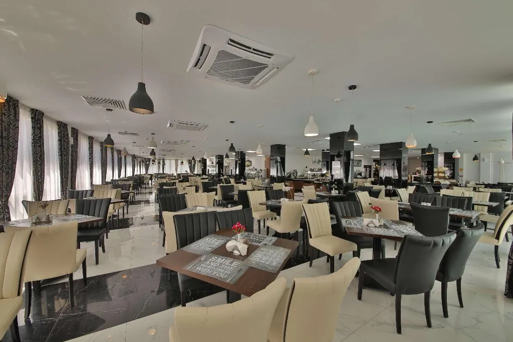 Restaurant, Prestige Deluxe Hotel Aquapark Club, Varna