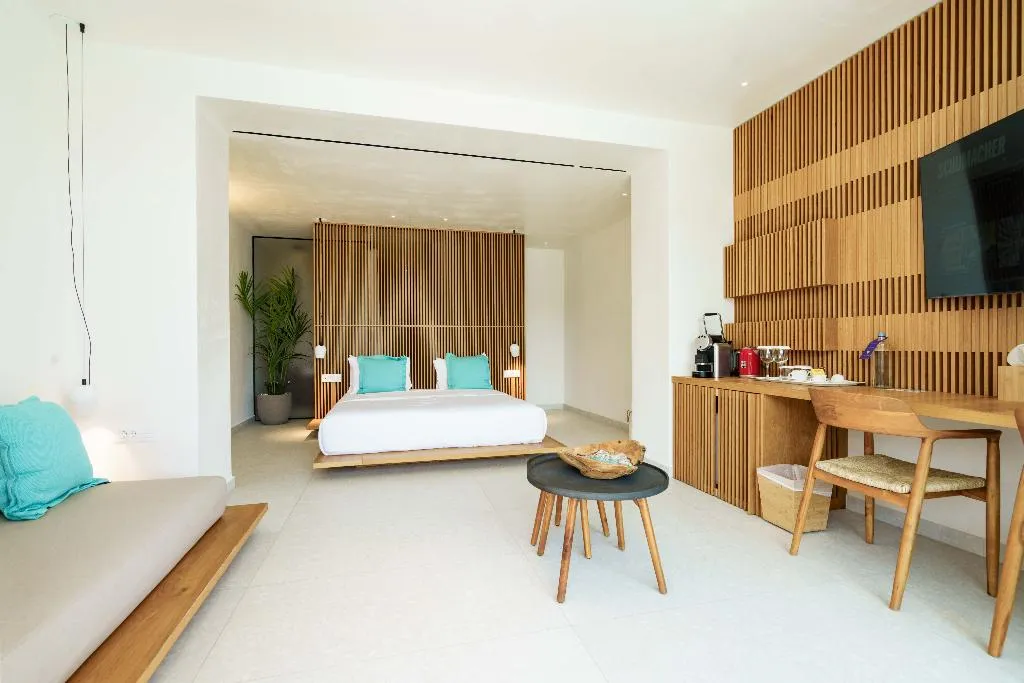 SUITE SUPERIOR WITH PRIVATE POOL Room, Mykonos Dove beach hotel, Mykonos
