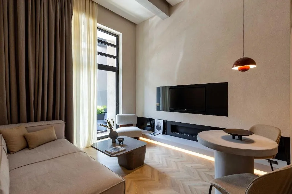 Room, Newel Psychiko, Athens
