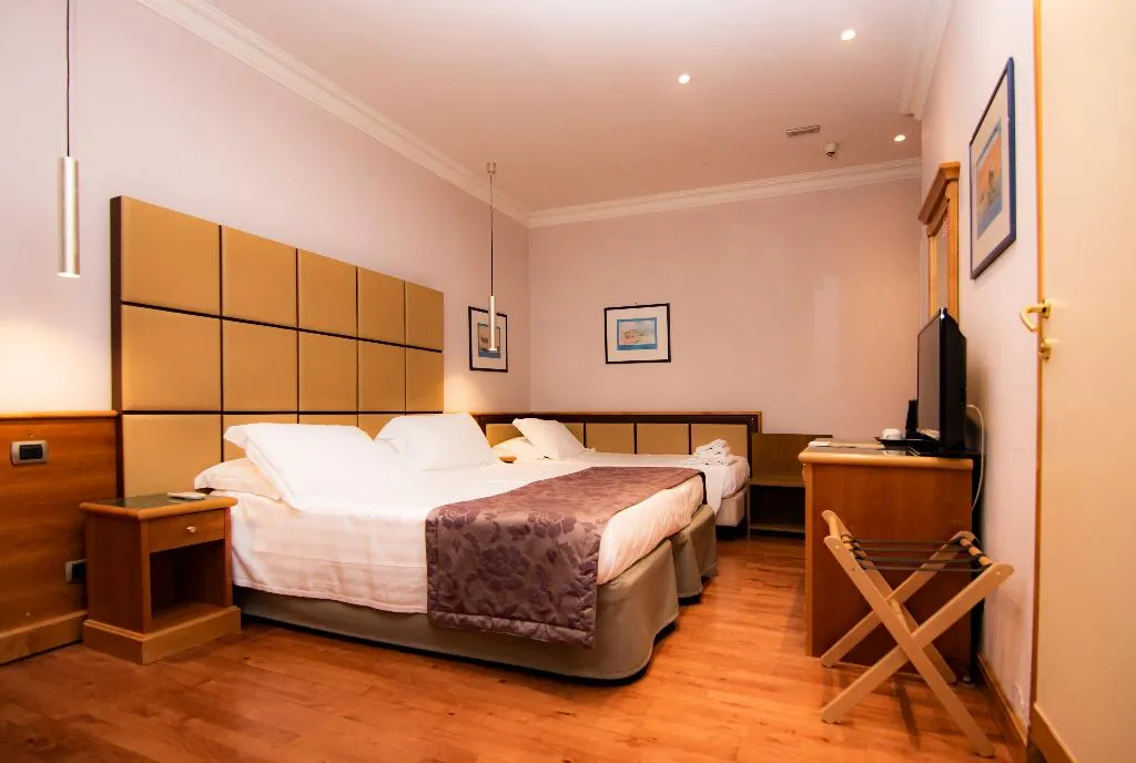 TRIPLE STANDARD Room, Giolli Nazionale, Rome
