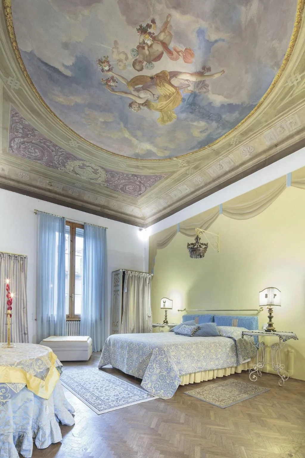 Room, Perla Js, Florence