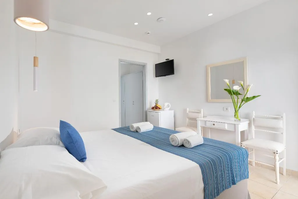 Room, Bella Vista Beach Hotel & Studios, Corfu