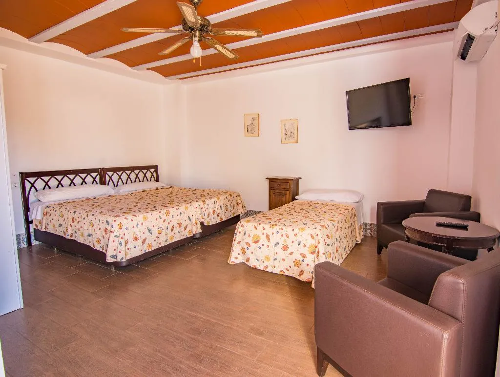 TRIPLE POOL VIEW Room, Hotel Rural El Cortijo, Costa Del Sol
