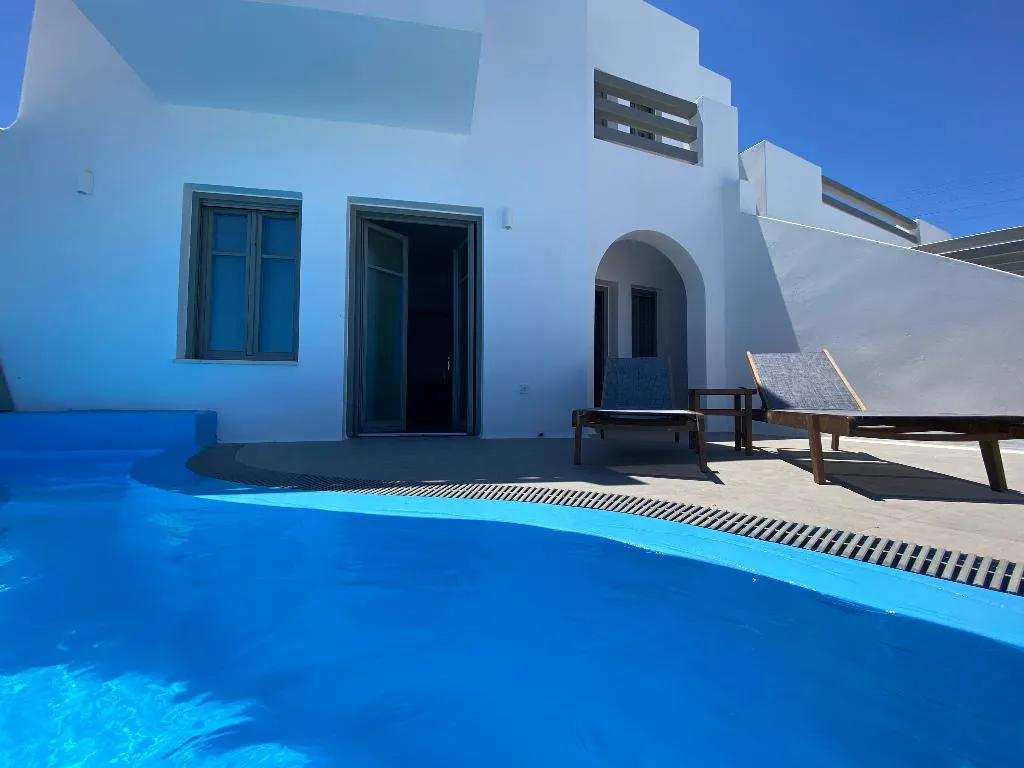 SUITE WITH PRIVATE POOL Room, Amphitrite Suites Santorini, Santorini