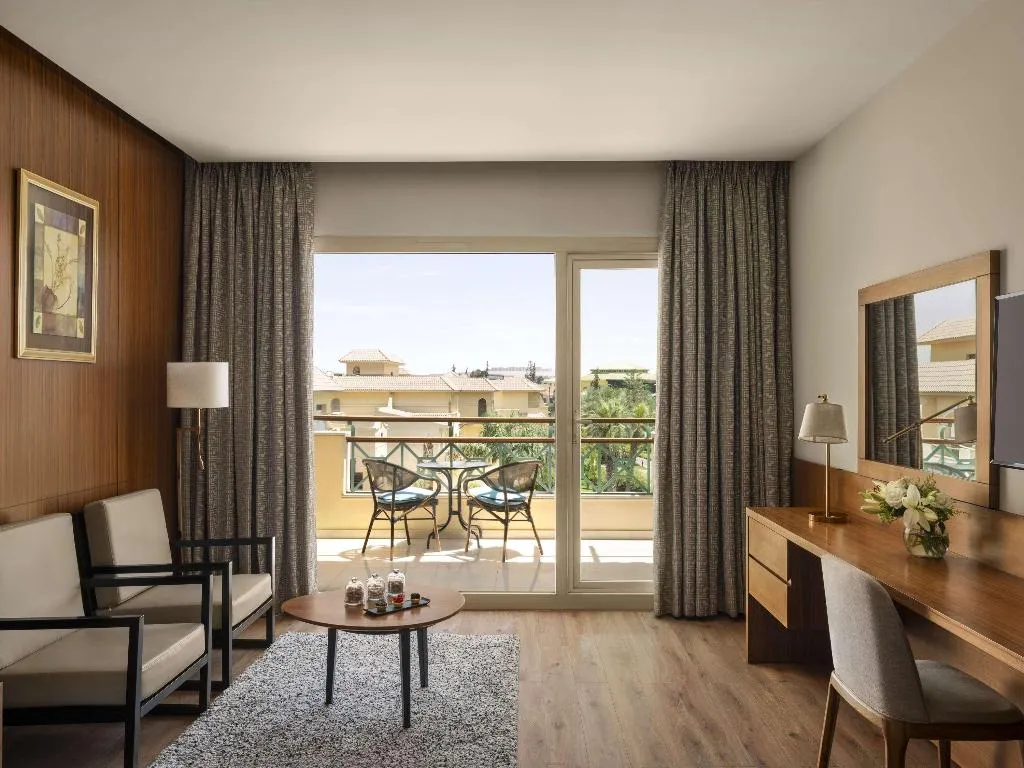 SUITE EXECUTIVE Room, Movenpick Cairo Media City, Cairo