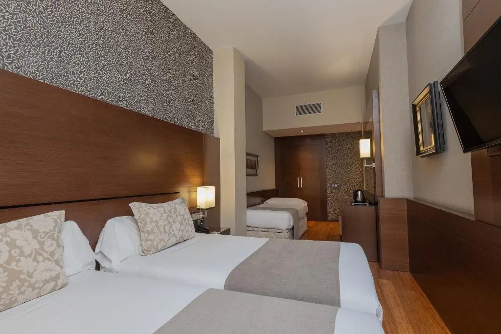 TRIPLE STANDARD Room, Barcelona Hotel Colonial, Barcelona