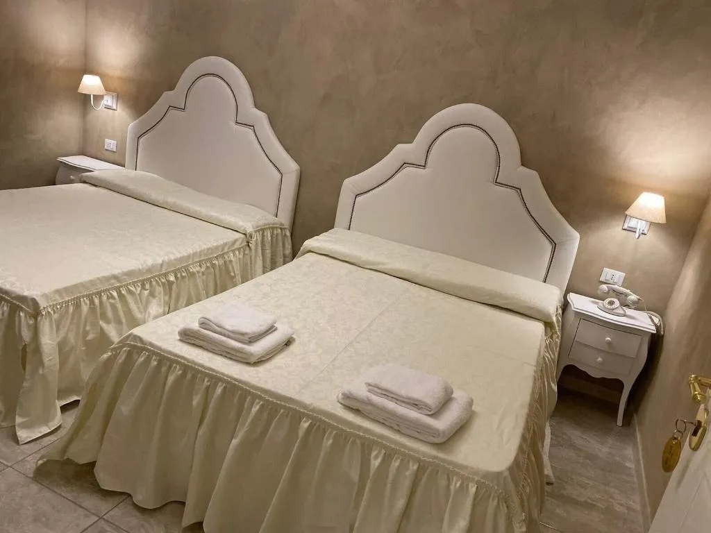 Room, Boutique Hotel Calais Milano, Milan