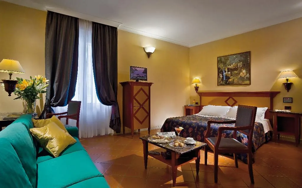 TRIPLE STANDARD Room, Corona D'Italia, Florence