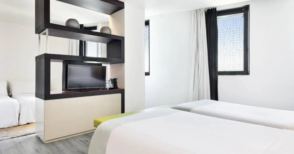 QUADRUPLE STANDARD Room, Hotel Barcelona Condal Mar Affiliated by Meliá, Barcelona