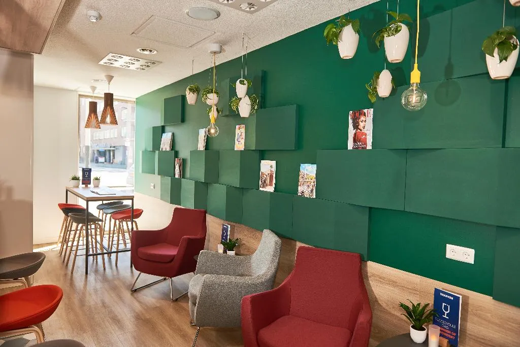 Bar, Holiday Inn Express Amsterdam - City Hall, Amsterdam