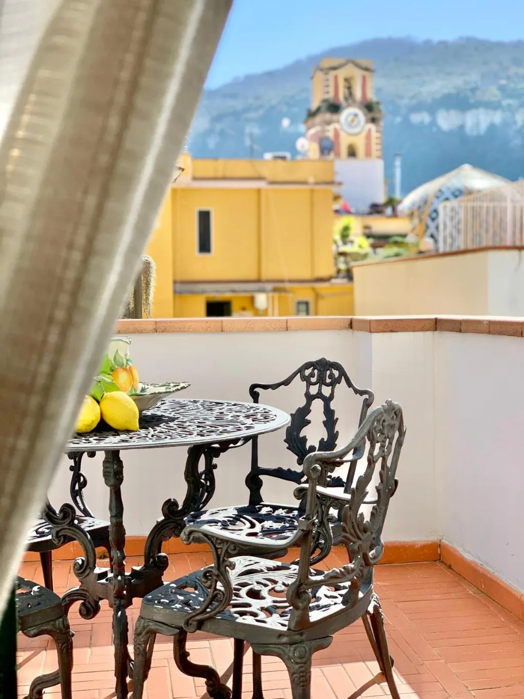 APARTMENT WITH TERRACE Room, Antico Palazzo Scala, Naples