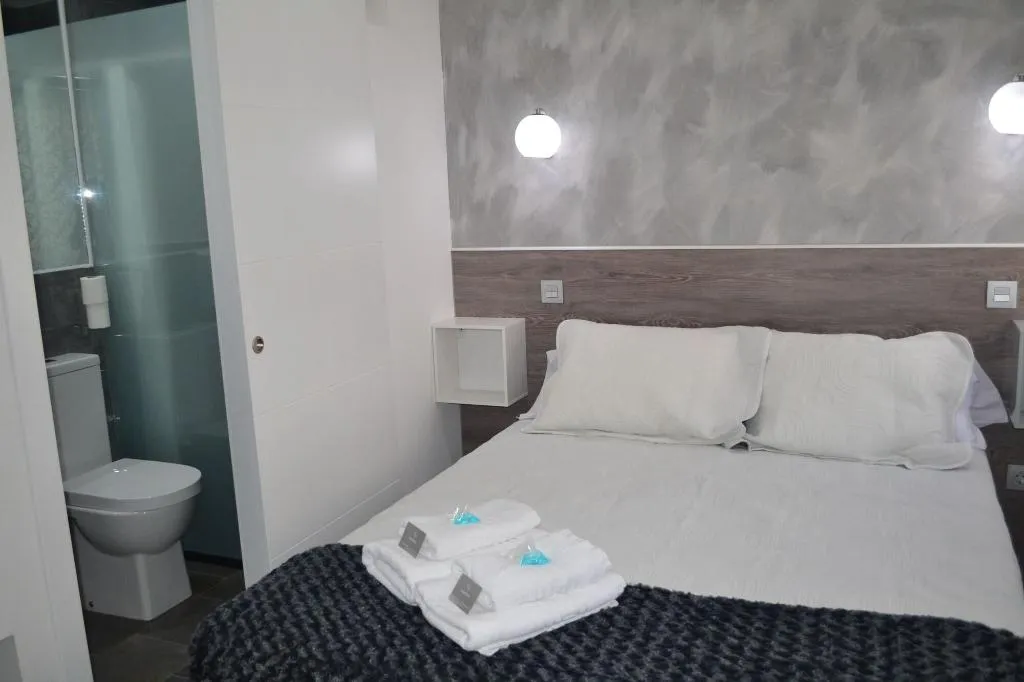 Room, Hostal Meyra, Madrid