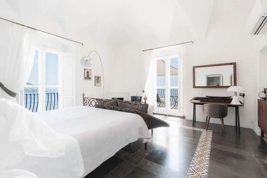 SUITE SEA VIEW KING BED Room, Villa Magia, Naples