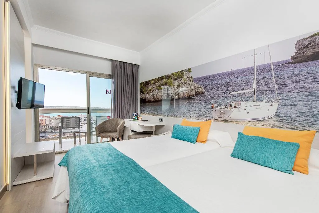 Room, Obelisco, Majorca