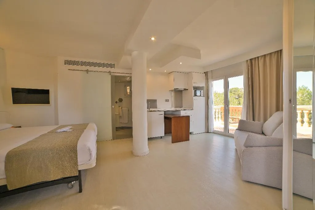 STUDIO BEACH FRONT Room, Azul Playa Apartments, Majorca