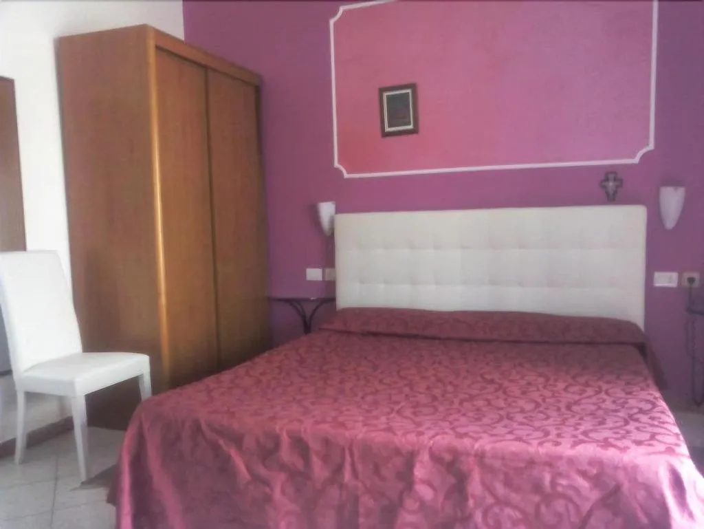 Room, Gualtiero Camere E Suite, Catania